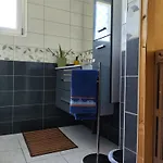 Room,chambre Privee Chez L'habitant,parking Voiture Devant La Maison,garage Moto Et Velo