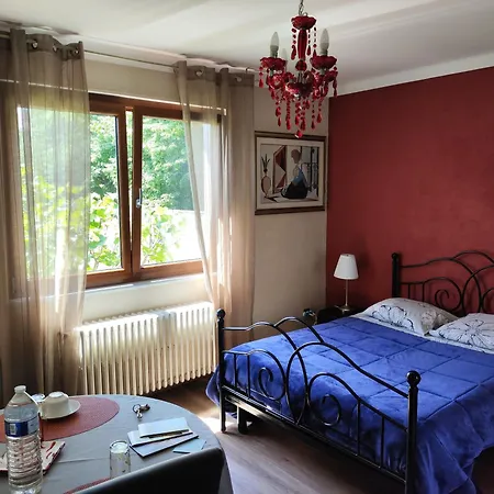 Accommodatie bij particulieren Room,chambre Privee Chez L'habitant,parking Voiture Devant La Maison,garage Moto Et Velo