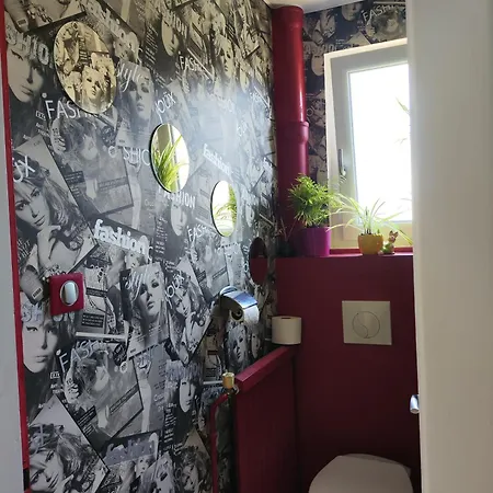 Room,chambre Privee Chez L'habitant,parking Voiture Devant La Maison,garage Moto Et Velo, Petit Dejeuner منزل للإقامة *