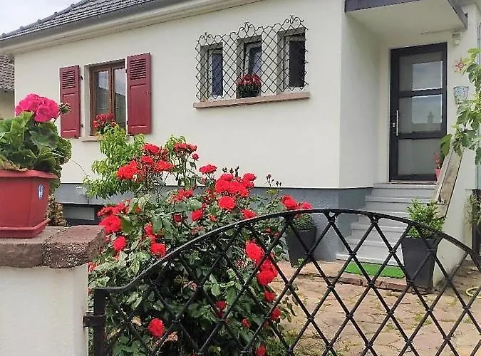 Room,chambre Privee Chez L'habitant,parking Voiture Devant La Maison,garage Moto Et Velo * كولمار