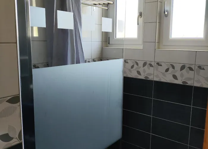 منزل للإقامة Room,chambre Privee Chez L'habitant,parking Voiture Devant La Maison,garage Moto Et Velo *