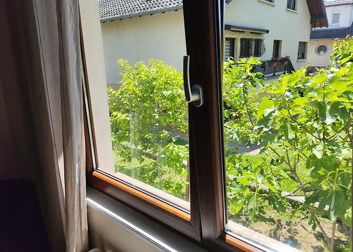 Room,chambre Privee Chez L'habitant,parking Voiture Devant La Maison,garage Moto Et Velo *